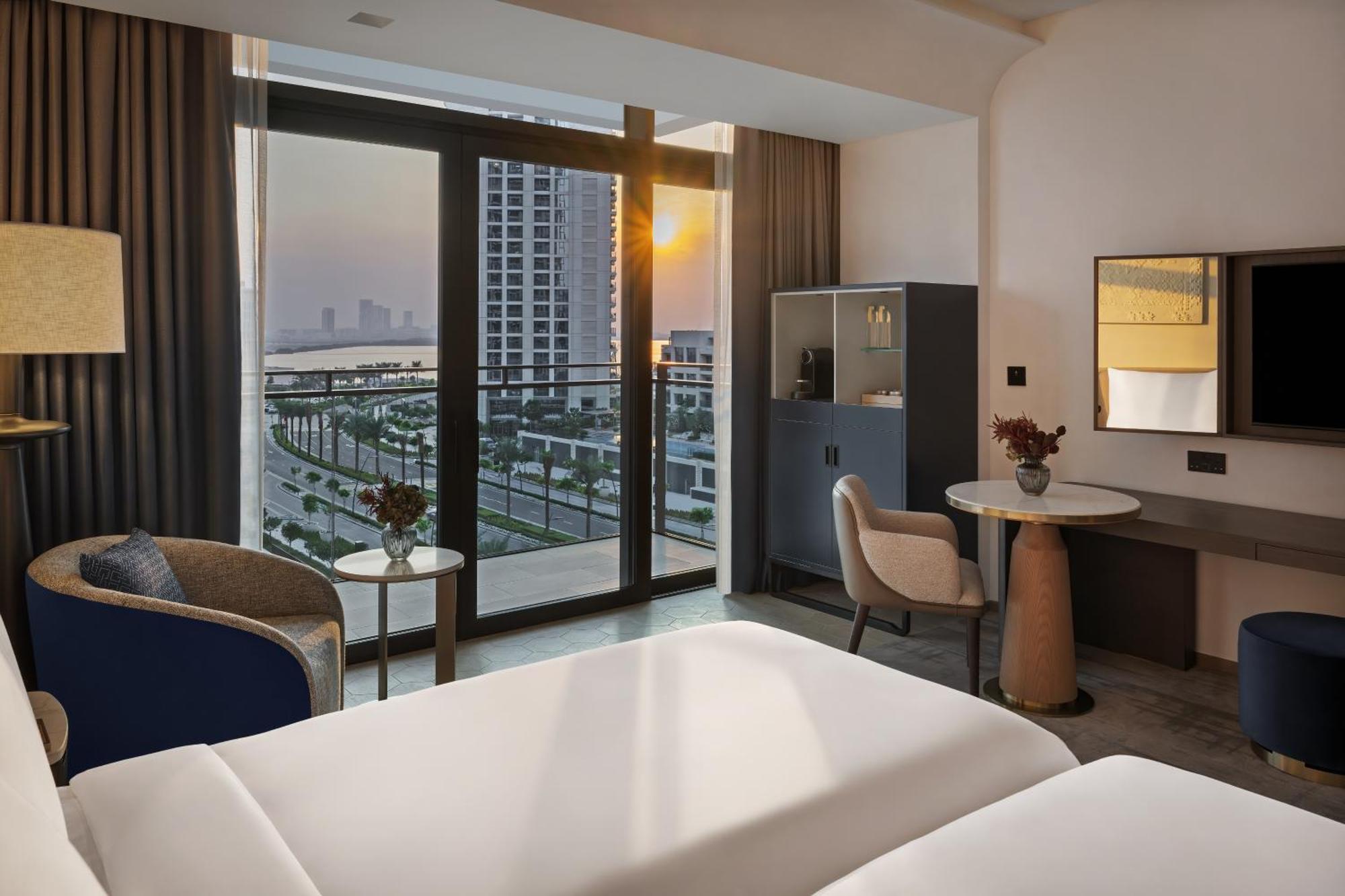 Palace Dubai Creek Harbour Exteriér fotografie A guest room at the hotel